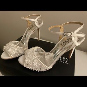 Badgley Mischka Isabella heels Size 7 White